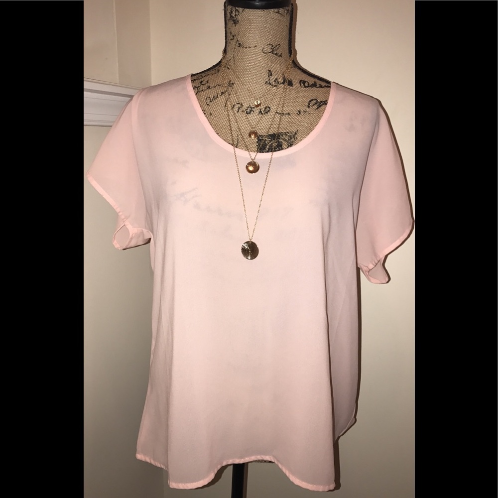 Super cute blouse 👚 Great for any closet!